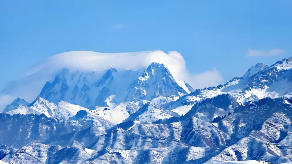 Urumqi: The Pearl of the Silk Road at the Foot of Tianshan Mountains